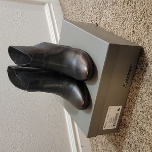 Antelope bronze leather zip boots